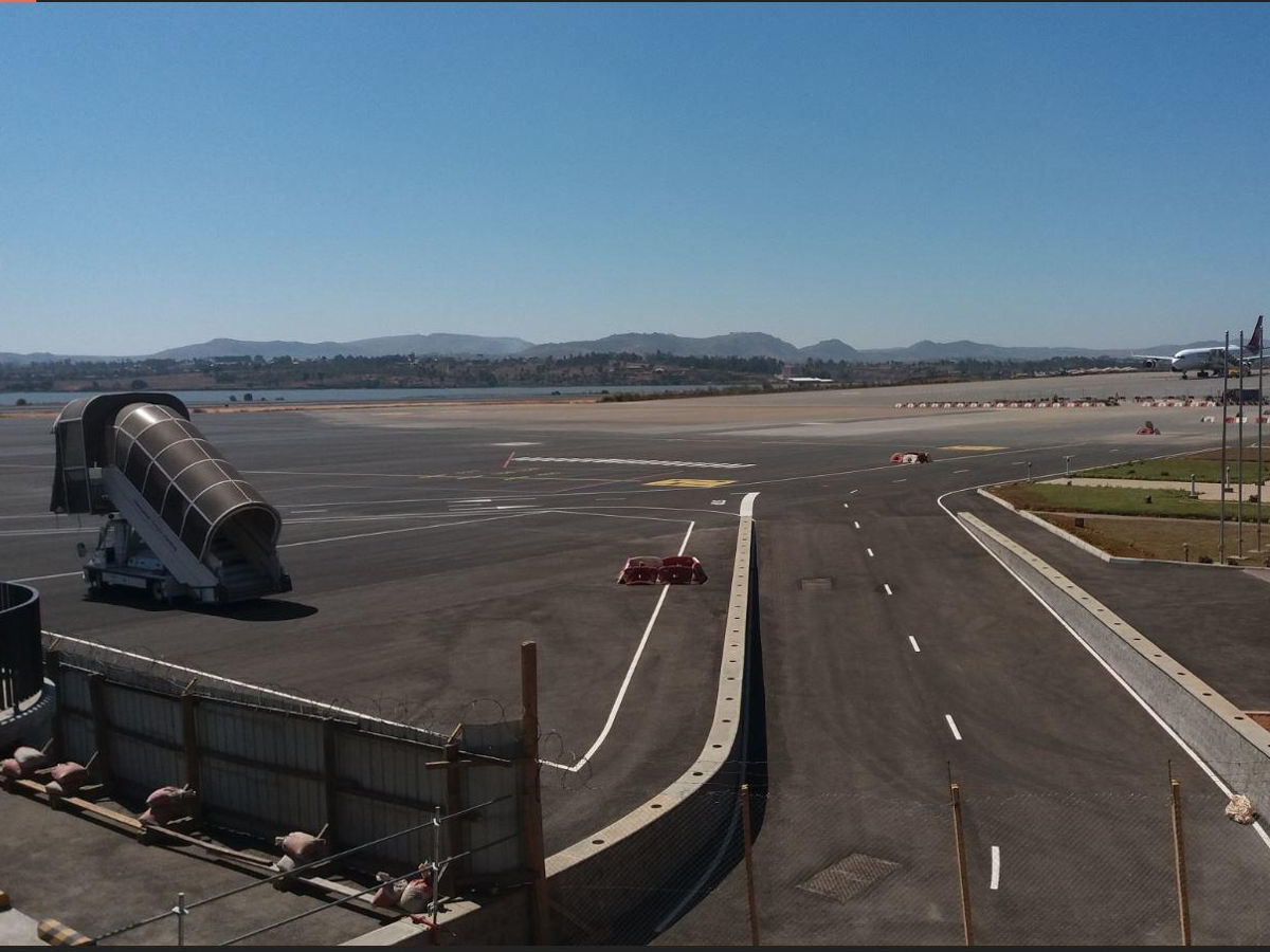 Madagascar flughafen-rwplast spurrinnen aéroport Madagascar